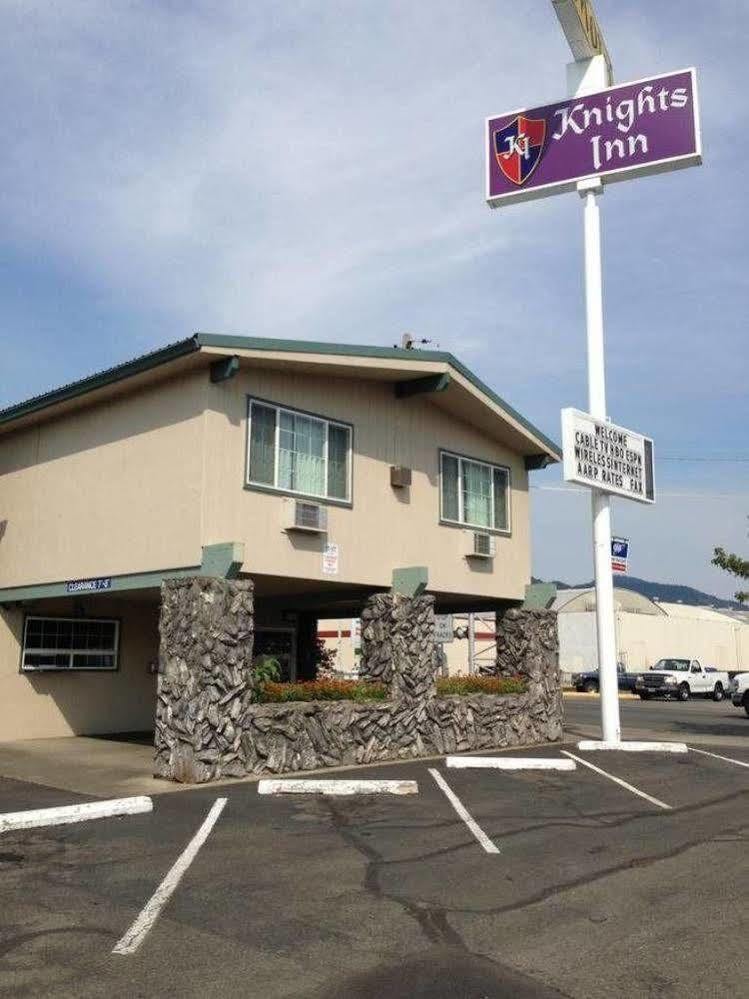 Knights Inn Motel Grants Pass Bagian luar foto