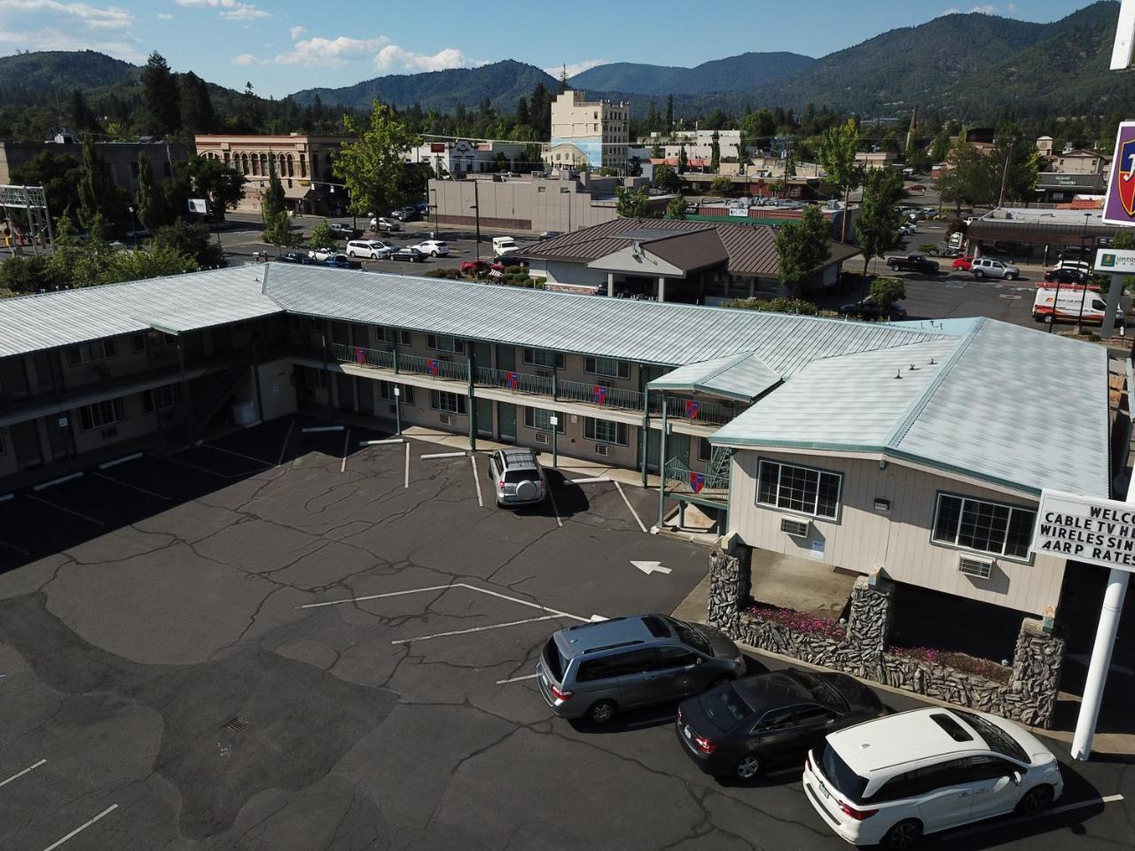 Knights Inn Motel Grants Pass Bagian luar foto